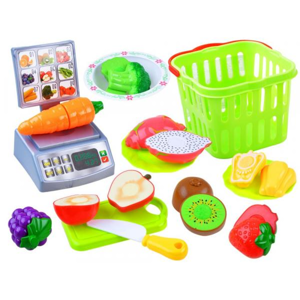 Mini supermarket s ovocem a zeleninou v košíku