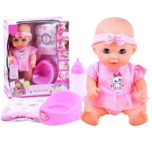 Roztomilá panenka miminko v růžovém oblečení