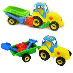 Traktor s dvoukolovým přívěsem a formičkami